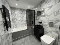 Luxury 2 Bed Apartment - Contractor Friendly - FREE Parking - WIFI & High Tech - 2 Bathrooms - - Chambres d'hôtes Peterborough