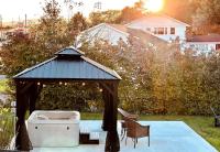 All Seasons Cottage - Game Room - Firepit By Zen Living Short Term Rental - Bed and Breakfast