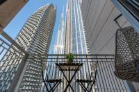 Burj Khalifa Views - 5 min walk from Dubai Mall - Upgraded - Designer Choice - 8 people - Dubai Opera - B&B Dubai