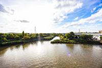 Stunning 2 Bed Flat With City Views - B&B