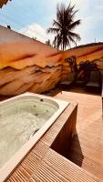 Zimmer mit Kingsize-Bett und Whirlpool