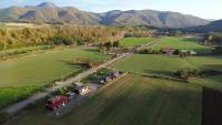 Farm Stay Ezura Farm - Bed and Breakfast