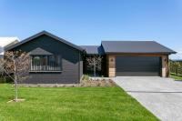 Taupo New Retreat - Stylish, Convenient and Gully track to the lake - B&B