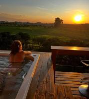 Chalé romântico com jacuzzi e vista do pôr-do-sol - B&B Harmonia