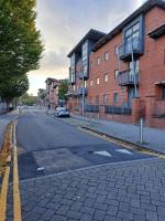ParkCentral Birmingham City Centre - near Chinatown - private gated free parking - B&B Birmingham