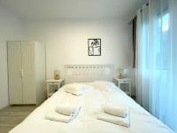 Riverside Lindas - Next to Train Station with Parking - Ferienwohnung Sămara