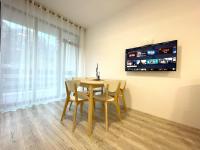 Riverside Lindas - Next to Train Station with Parking - B&B Sămara