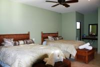 Zimmer mit 2 Queensize-Betten und Bergblick