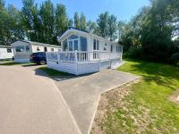 Spacious 4 Berth Lodge With Wi-Fi Decking At Broadland Sands Ref 20055Sv - B&B