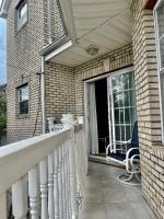 4 bedroom apt in Newark - B&B