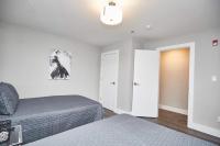 Clifton Hill Hideaway 2b -two Bedroom Condo - B&B Niagara Falls