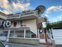 La Bouganville House - B&B