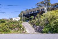 Wanda Up, 80 Randall Dr - spectacular views, aircon and Wi-Fi - Chambres d’hôtes Salamander Bay