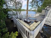 Lakeside Rudd Lake, 3 bed property with hot tub and stunning views - Ferienwohnung Tattershall