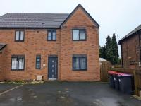 Tempting Telford 4 bed house - Chambres d’hôtes