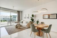 Bel Air Estepona - Modern 2BR Apartment With Terrace, Pool and Close To The Beach - Bed and Breakfast Estepona