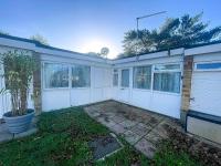 Superb Chalet In Nearby Hemsby Beach In Norfolk With Free Wifi Ref 00122Ba - Bed and Breakfast