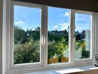 Large 5 bed detached house near Stansted Airport with Parking for 2 vehicles! Stansted Stays - Chambres d'hôtes Stansted Mountfitchet