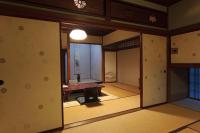 Deluxe Japanse stijl Tweepersoonskamer met 2 aparte bedden en Badkamer