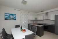 Apartment mit 3 Schlafzimmern und Meerblick