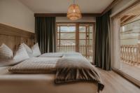 Superior Two-Bedroom Apartment with Mountain View