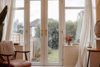 Modern Bright Spacious Home - B&B Moortown