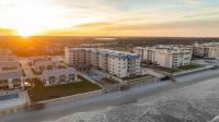 Sunrise Villa Renovated Ocean Front Condo Steps to Beach & Pool - B&B
