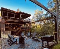 Lux Cabin Indoor and Outdoor Living - B&B