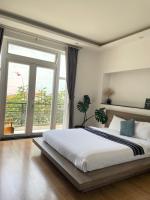 King Room with Balcony