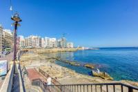 Beautiful 3 bed rm apartment close to sea and best of Sliema - Chambres d'hôtes Sliema
