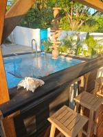 Ti Oasis COLIBRI, 1 chambre, piscine, à 150m de la Plage - B&B Sainte-Luce