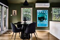 Boatshed Villas by Istana - Green Door - Chambres d'hôtes Daylesford