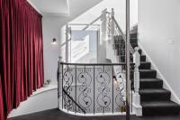 Colourwave Terrace - A Technicolor Poolside Stay - B&B Newcastle