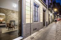 Right House via Sulis 61 - Best Neighborhood in Town - B&B Cagliari
