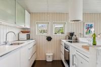 Well-Maintained Holiday Home With Sea View Close To Nature, The Beach And Ebeltoft - B&B Ebeltoft