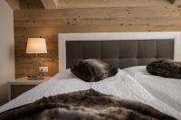 Deluxe Two-Bedroom Apartment with Balcony and Matterhorn View