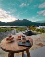Lake side retreat & Natural hot spring - B&B Penelokan