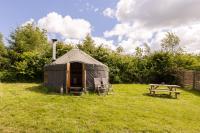 Cosy-Hilltop-Yurt-StunningViews-Nature-HotTub - Chambres d’hôtes