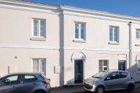 Cosy 2-Bed Apartment in Tivoli - Chambres d’hôtes