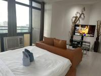 Gramercy Studio on 52nd Floor Rockwell View Free WiFi - B&B Manila