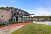 Your Own Pub near Murray - Sleeps 21 - B&B Torrumbarry