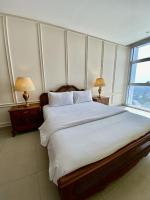 One-Bedroom Apartment with City View