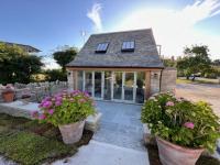 Idyllic secluded hideaway with countryside views on the edge of the Cotswolds - B&B