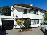 Zarza House Fabulous Art Deco home 4 double Bedrooms Large Garden Free Parking & WiFi - B&B