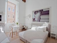 Dreibettzimmer mit Stadtblick