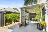 Spacious 1-Bed Unit with Outdoor Patio Dining - B&B Brisbane