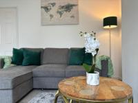 Star Road Home, central location, FREE parking - B&B