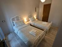 Chambre Double ou Lits Jumeaux avec Salle de Bains Commune