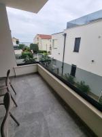 Appartamento con 2 Camere da Letto, Balcone e Vista mare