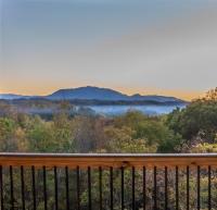 Luxury 12-Bedroom Cabin with Indoor Pool, Hot tub & Movie Theater, Sleeps 36 - B&B Sevierville
